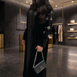 Meilleure vente : Abaya en soie faite à la main, édition Glamour de Dubaï, vêtement traditionnel musulman pour femme, avec détails en pierres de cristal, élégante et longue, style modeste - Product Image 3