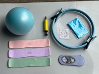Lot de 7 accessoires de fitness Pilates en gros avec anneau de Pilates, mini-ballon, bandes de résistance et chaussettes antidérapantes pour entraînement à domicile