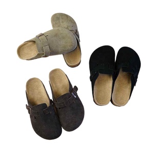 Sabots plats élégants Birkenstock en cuir de haute qualité – Mules Birkenstock légères et confortables pour une utilisation intérieure/extérieure - Product Image 1