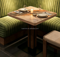Canapé de restaurant de style moderne et luxueux, table et chaises pour hôtel, café, restaurant à thème