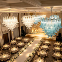 Lustre en verre soufflé à la main en forme de pétale, luminaire suspendu décoratif moderne pour salle de mariage, banquet, hall d'hôtel