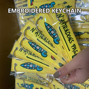 Porte-clés brodés en Chine, fabrication OEM, logo personnalisé, porte-clés brodés pour avion - Product Image 5