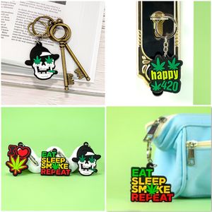 大特価 マリファナ装飾 2D PVCキーホルダー まとめ買い チャームデザイン 卸売 カスタムキーリング 喫煙アクセサリー バッグ 車 ギフト用 - Product Image 3
