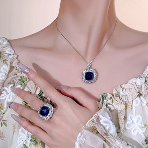 Parure de bijoux de fête pour femme en cuivre écologique, avec zircone cubique rouge et bleue 14*14mm, style vintage, comprenant un pendentif et des boucles d'oreilles pour banquet - Product Image 6