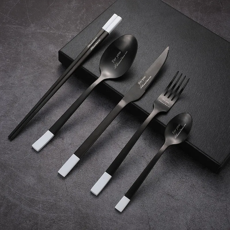 Logo personalizzato Hotel Restaurant Set di posate in acciaio inossidabile nero opaco posate posate posate coltello forchetta cucchiaio posate
