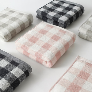 Toalla Facial a Cuadros de Algodón Puro 34x74cm, Suave, Absorbente, Agradable para la Piel, Uso Doméstico, Rectangular, Tejida, Gris Claro y Rosa - Product Image 1