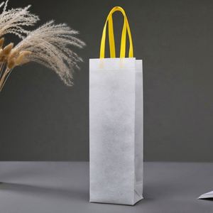 Sac fourre-tout personnalisé réutilisable en non-tissé imprimé sérigraphié avec logo sur mesure, motif lettres, pour bouteilles de vin, taille et couleur personnalisables - Product Image 5