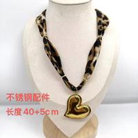 Collier pendentif vintage à imprimé léopard avec breloque étoile de mer en acier inoxydable plaqué or 18 carats pour femme