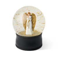 Boule à neige religieuse artisanale peinte à la main avec la Sainte Famille en résine scintillante