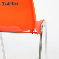 Chaises d'étude ergonomiques contemporaines pour enfants en plastique avec pieds en fer pour mobilier de classe