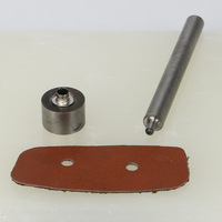 Un moule spécial frappé et pressé à la main pour les boutons à œillets métalliques utilisés dans les vêtements, tels que les œillets floraux.