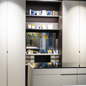 ตู้เสื้อผ้าที่ทันสมัยพร้อมโต๊ะเครื่องแป้งตู้เครื่องประดับสีขาวติดตั้งตู้เสื้อผ้าพร้อมกระจก - Product Image 3