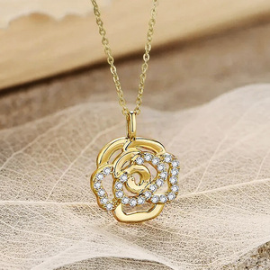 Collier pendentif fleur plaqué or jaune avec zircone cubique pour femmes, bijoux romantiques à porter au quotidien, chaîne en forme de boîte - Product Image 1