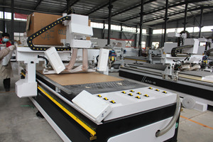 ATC 1325 cnc Cadre de porte en bois faisant la machine routeur à la recherche d'un distributeur exclusif - Product Image 3