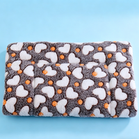Tapis pour animaux de compagnie en peluche épaisse, pliable, antimicrobien, écologique, durable, avec motif alphabet, pour chiens et chats, utilisable en toutes saisons