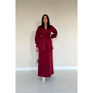 Elegante Conjunto de Traje para Mujer Color Borgoña, Satinado, Manga Larga, Dos Piezas, Ropa Formal, 100% Poliéster Ecológico - Product Image 4