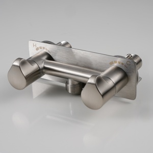 Robinet de <span class=keywords><strong>douche</strong></span> mural en acier inoxydable brossé SUS304 à double poignée pour camping-car, eau froide et chaude, pour extérieur - Product Image 1