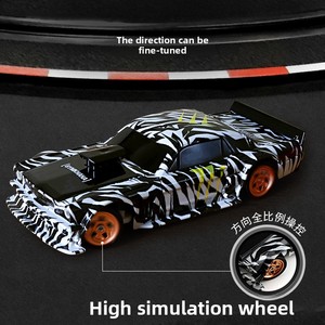 Nuevo Auto RC Eléctrico de 4 Canales con Tracción en las Cuatro Ruedas a Escala 1:43, Mini Auto de Derrape para Interiores y Exteriores, Alcance de 50 Metros, Listo para Usar, para Niños - Product Image 3