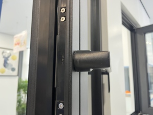 Fenêtre à battant moderne en alliage d'aluminium Smeku de qualité supérieure, étanche, avec moustiquaire de sécurité et verre trempé pour salle de bain - Product Image 4
