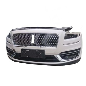 Accesorios de Alta Calidad para Lincoln Corsair: Rejilla Delantera Negra y Blanca Usada para Radiador y Parachoques - Product Image 2