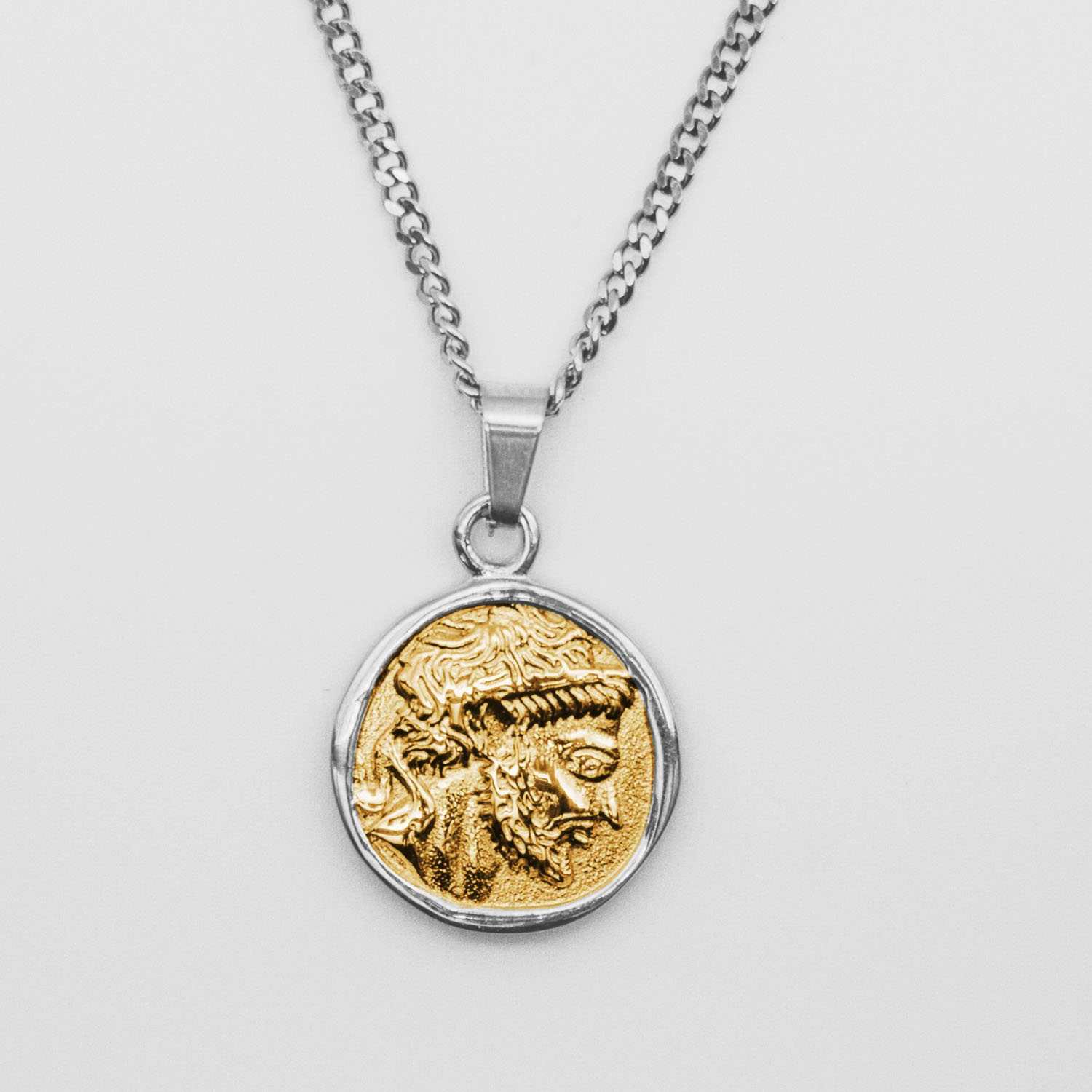 Colgante con Cadena de Eslabones Plateada