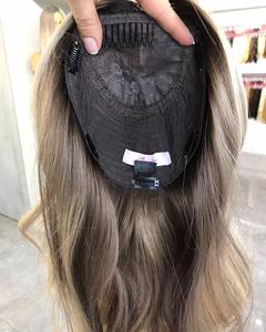 ฐานเส้นผมของคนยุโรปทำจากผ้าไหมสี<span class=keywords><strong>บ</strong></span><span class=keywords><strong>ลอน</strong></span><span class=keywords><strong>ด์</strong></span>ด้านบนสุดของชาวยิวกิ๊<span class=keywords><strong>บ</strong></span>ติดผมในหนังศีรษะวิกผมแท้สำหรับผู้หญิง - Product Image 6