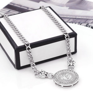 Conjunto de Joyería de Acero Inoxidable de Diseño, Pulseras, Brazaletes, Collar, Marca Famosa, 4 en 1 para Mujer, Sin Decoloración - Product Image 4