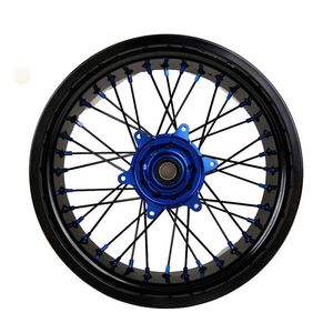 Ensemble de roues Supermoto de 17 pouces pour Yamaha YZ 2008 à <span class=keywords><strong>2016</strong></span> <span class=keywords><strong>Fantic</strong></span> XE 2024, jantes noires, moyeu bleu, rayons noirs, embouts bleus - Product Image 6