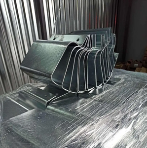 Fabricantes de barandillas de carretera Espaciador de estructura de acero Bloque personalizado Barrera de seguridad vial para Rusia - Product Image 2