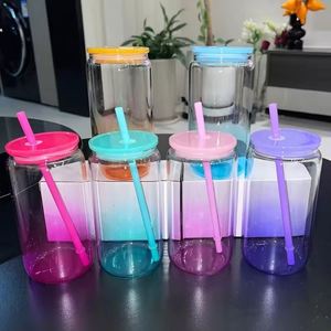 Vaso de Vidrio Sublimado de 16 oz con Efecto Degradado, Tapa de Plástico PP y Pajita, Colores Variados - Product Image 1