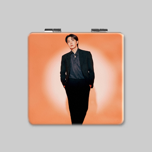 Venta al por mayor KPOP Idol Bangtan Boys 2025 FESTA 12th Anniversary <span class=keywords><strong>J</strong></span>-<span class=keywords><strong>Hope</strong></span> <span class=keywords><strong>JIN</strong></span> doble cara cuadrado plegable espejo de maquillaje portátil - Product Image 4