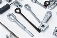 Accessoires de quincaillerie pour lignes électriques galvanisés à chaud, étriers, manilles et raccords à œillets