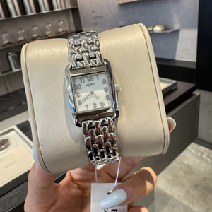 Nouvelle Arrivée Montre Femme H de Luxe Léger en Alliage avec Bracelet en Acier, Montre-Bracelet Carrée Simple à Quartz Tendance pour Étudiantes - Product Image 4