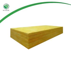 Panneau d'isolation thermique en <span class=keywords><strong>laine</strong></span> <span class=keywords><strong>de</strong></span> <span class=keywords><strong>roche</strong></span> Faible conductivité thermique Classe d'incendie A1 Utilisation extérieure Épaisseur personnalisable (25-200 mm) - Product Image 4