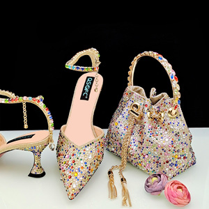 Zapatos de mujer con punta en diamante y correa en el tobillo, del mismo estilo que el bolso de mano con diamantes de colores - conjunto completo de zapatos y bolso - Product Image 5