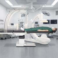Mesa de Operaciones Económica con Brazo en C, Base Ultrafina en Forma de T y Tablero de Fibra de Carbono para Cirugía Intervencionista