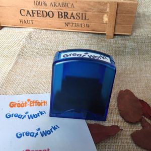 Ensemble de tampons auto-encreurs colorés pour la motivation scolaire, la notation des élèves et les enseignants, avec plateau de rangement - Product Image 4