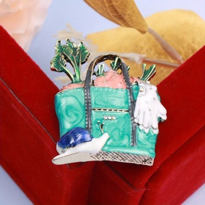 Broche de diseño creativo con forma de caracol, guantes, cesta de verduras y zanahoria, accesorio sencillo y de moda para mujer, regalo con personalidad - Product Image 1
