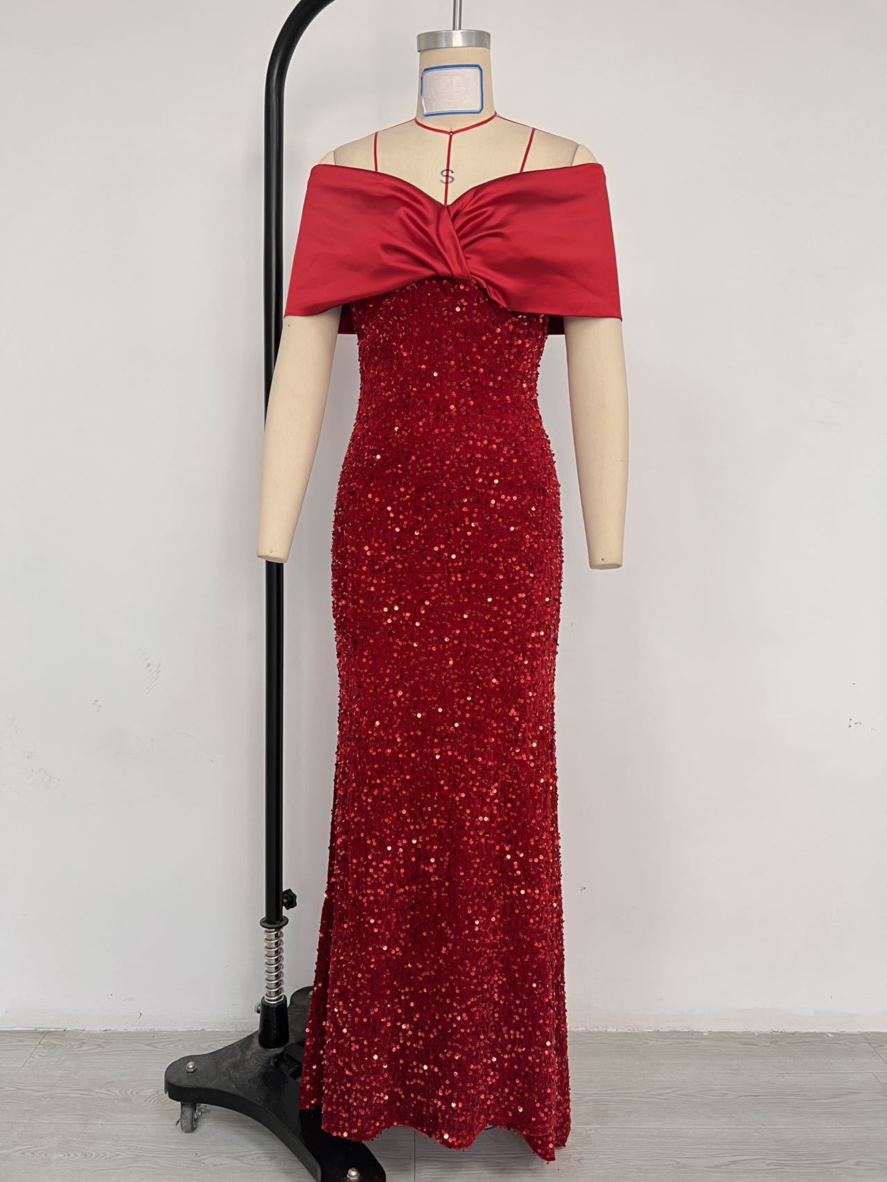 Italian Design Evening Dress - Floor-Length Sexy Silhouette Italian Design Evening Dress - Floor-Length Sexy Silhouette