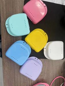 กล่องเก็บฟันปลอม/เครื่องมือจัดฟัน/รีเทนเนอร์ พลาสติกสีสันสดใส โปร่งใส - Product Image 6