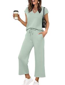 2025 pour <span class=keywords><strong>Amazon</strong></span> européen américain femmes été décontracté deux pièces costume lâche manches chauve-souris avec col en v gilet haut et <span class=keywords><strong>pantalon</strong></span> court - Product Image 6