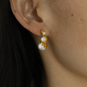 ต่างหูมุกเทียมสไตล์วินเทจ ชุบทอง 18k ต่างหูแบบติด สำหรับผู้หญิง สวมใส่ได้ทุกวัน - Product Image 4