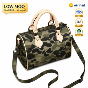 Sac fourre-tout élégant et polyvalent pour femme, motif camouflage personnalisé, imperméable, avec fermeture éclair et bandoulière portable - Product Image 1