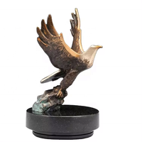 Sculpture d'animal en bronze de grande taille pour l'extérieur, statue d'aigle en vente