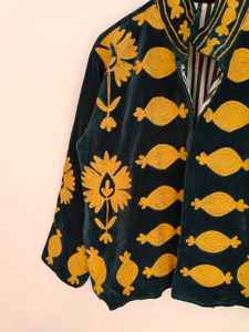 Chaqueta Bomber Bordada en Terciopelo Hecha a Mano con Motivo Suzani de Granada, Reversible y Ecológica, Estilo Bohemio de Invierno - Product Image 3