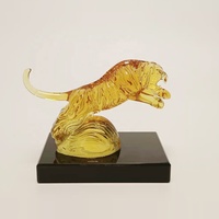 Modèle de tigre mascotte 3D en verre Liuli jaune, récompense en cristal sculpté, souvenirs, cadeau d'affaires, gravure laser personnalisée, ensemble de bureau pour anniversaire