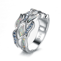 Nouveau Platine Opale Anneaux De Mode Creux Rayé Zircon Anneaux Hommes Simple Personnalité Anneau Bijoux En Gros