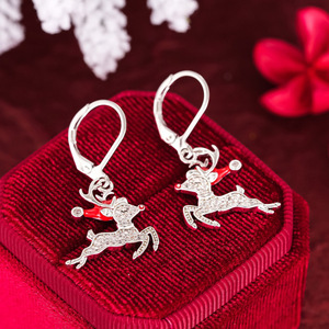 Orecchini Pendenti a Forma di Renna Natalizia per Donne, Gioielli Festivi con Cappello di Babbo Natale in Smalto - Product Image 6