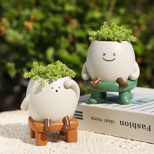 Mini pot de fleurs en forme d'éléphant de dessin animé mignon pour plantes succulentes, idéal pour la décoration créative de bureau, de maison, de balcon et de jardin. - Product Image 1