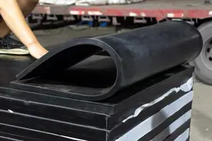 NBR EPDM FKM NR VMQ хлоропреновый силиконовый неопреновый изоляционный пенопласт против скольжения резиновый лист коврик для литья под давлением